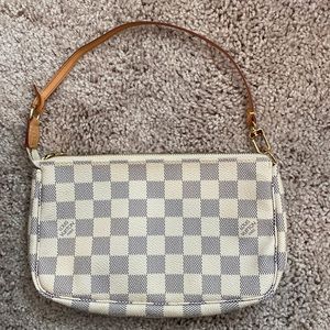 Authentic Louis Vuitton pochette damier